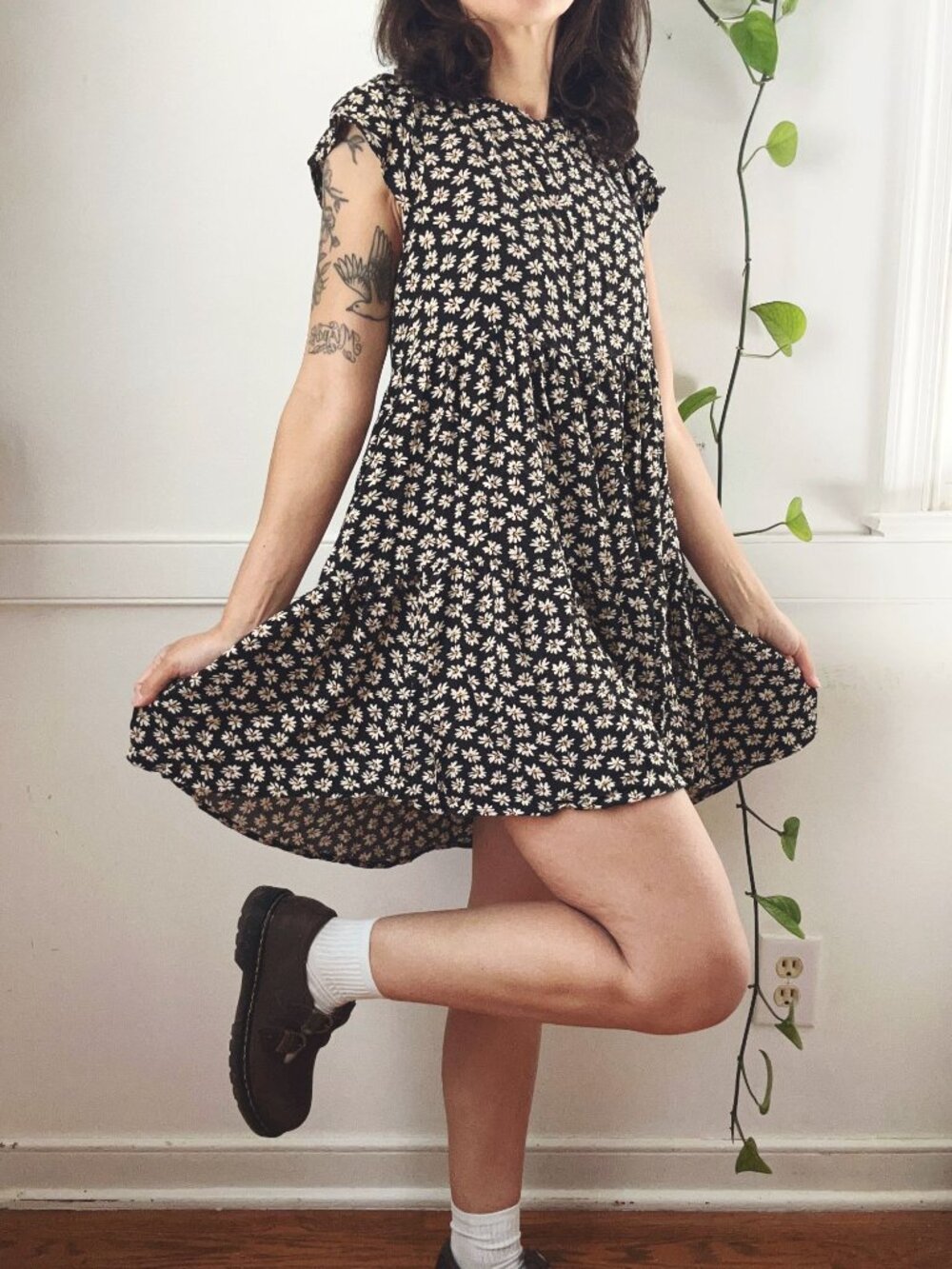 Floral Black & White Short Sleeve Babydoll Dress Open Back Tie Daisy Print S Ame - Picture 4 of 10
